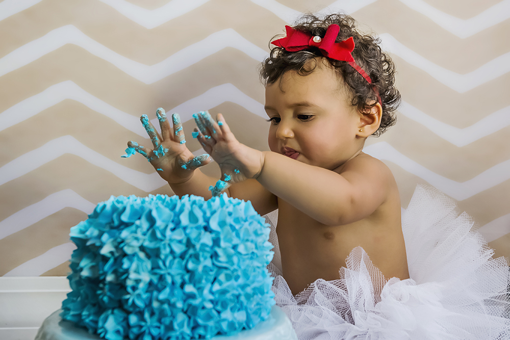 Ensaio smash the cake, ensaio bebê, fotógrafa em Niterói, smash the cake Niterói, smash the cake Rio de Janeiro, smash the cake São Goncalo, smash the cake temático, nossa casa petit, ensaio fotográfico, sessão fotográfica, galinha pintadinha, splash