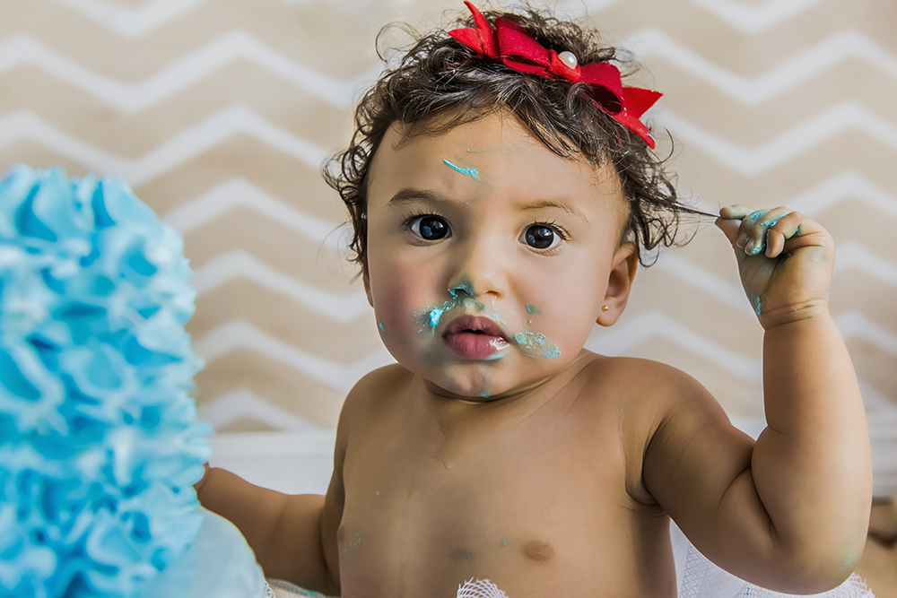 Ensaio smash the cake, ensaio bebê, fotógrafa em Niterói, smash the cake Niterói, smash the cake Rio de Janeiro, smash the cake São Goncalo, smash the cake temático, nossa casa petit, ensaio fotográfico, sessão fotográfica, galinha pintadinha, splash