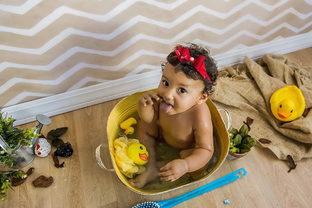 Ensaio smash the cake, ensaio bebê, fotógrafa em Niterói, smash the cake Niterói, smash the cake Rio de Janeiro, smash the cake São Goncalo, smash the cake temático, nossa casa petit, ensaio fotográfico, sessão fotográfica, galinha pintadinha, splash