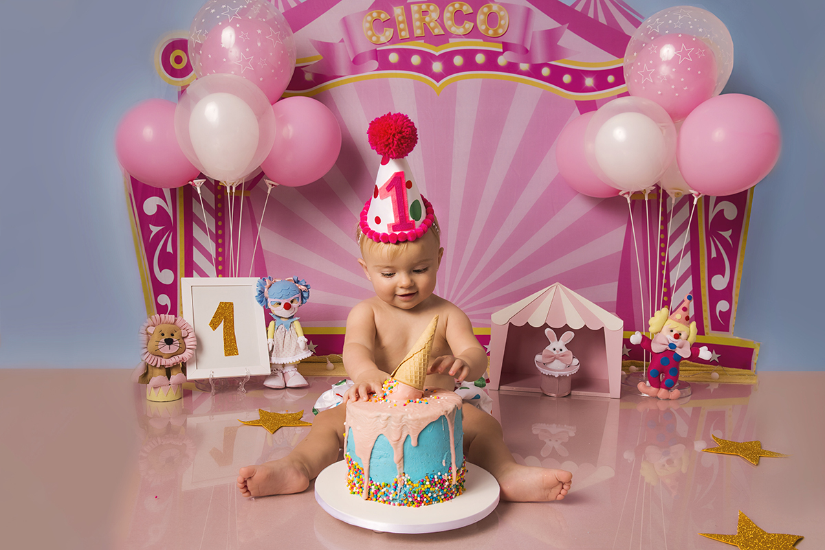 Ensaio smash the cake, ensaio bebê, fotógrafa em Niterói, smash the cake Niterói, smash the cake Rio de Janeiro, smash the cake São Goncalo, smash the cake temático, nossa casa petit, ensaio fotográfico, sessão fotográfica, circo rosa, splash