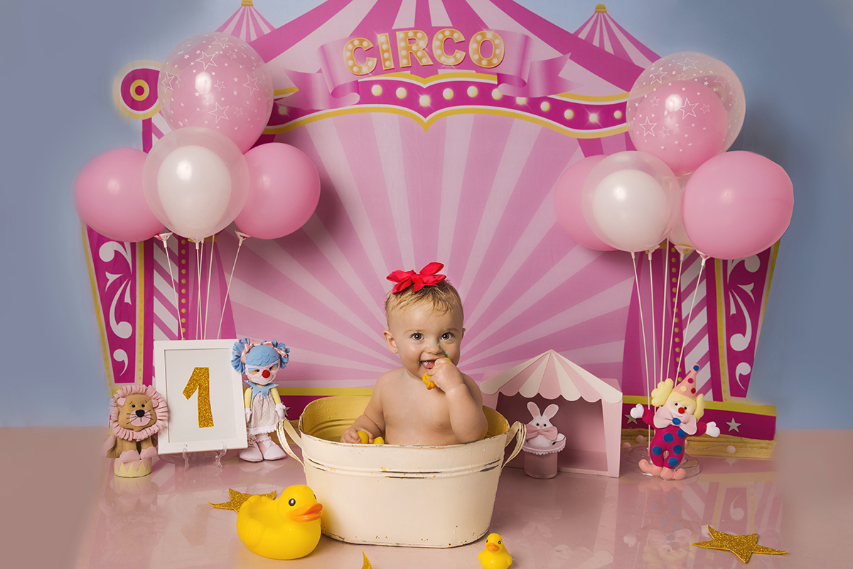 Ensaio smash the cake, ensaio bebê, fotógrafa em Niterói, smash the cake Niterói, smash the cake Rio de Janeiro, smash the cake São Goncalo, smash the cake temático, nossa casa petit, ensaio fotográfico, sessão fotográfica, circo rosa, splash