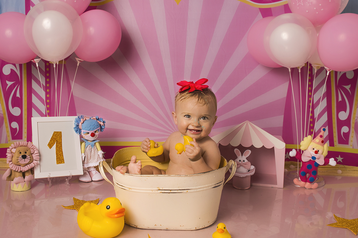 Ensaio smash the cake, ensaio bebê, fotógrafa em Niterói, smash the cake Niterói, smash the cake Rio de Janeiro, smash the cake São Goncalo, smash the cake temático, nossa casa petit, ensaio fotográfico, sessão fotográfica, circo rosa, splash