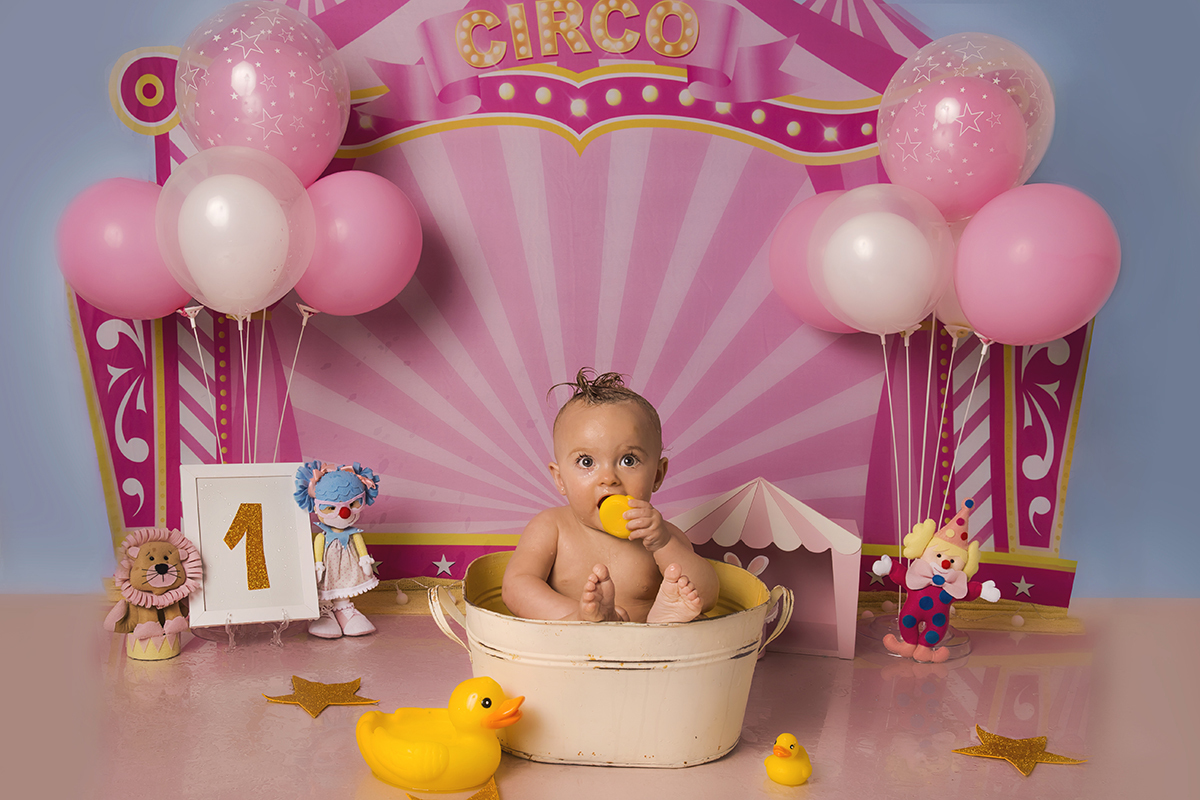 Ensaio smash the cake, ensaio bebê, fotógrafa em Niterói, smash the cake Niterói, smash the cake Rio de Janeiro, smash the cake São Goncalo, smash the cake temático, nossa casa petit, ensaio fotográfico, sessão fotográfica, circo rosa, splash