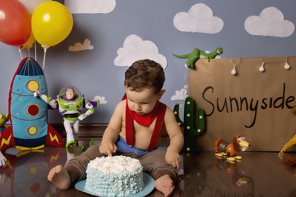 Ensaio smash the cake, ensaio bebê, fotógrafa em Niterói, smash the cake Niterói, smash the cake Rio de Janeiro, smash the cake São Goncalo, smash the cake temático, nossa casa petit, ensaio fotográfico, sessão fotográfica, toy story, splash