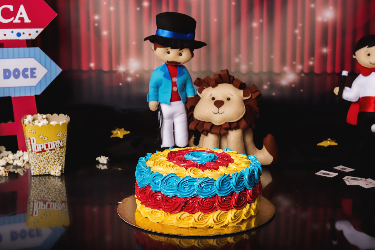 Ensaio smash the cake, ensaio bebê, fotógrafa em Niterói, smash the cake Niterói, smash the cake Rio de Janeiro, smash the cake São Goncalo, smash the cake temático, nossa casa petit, ensaio fotográfico, sessão fotográfica, circo tradicional, splash