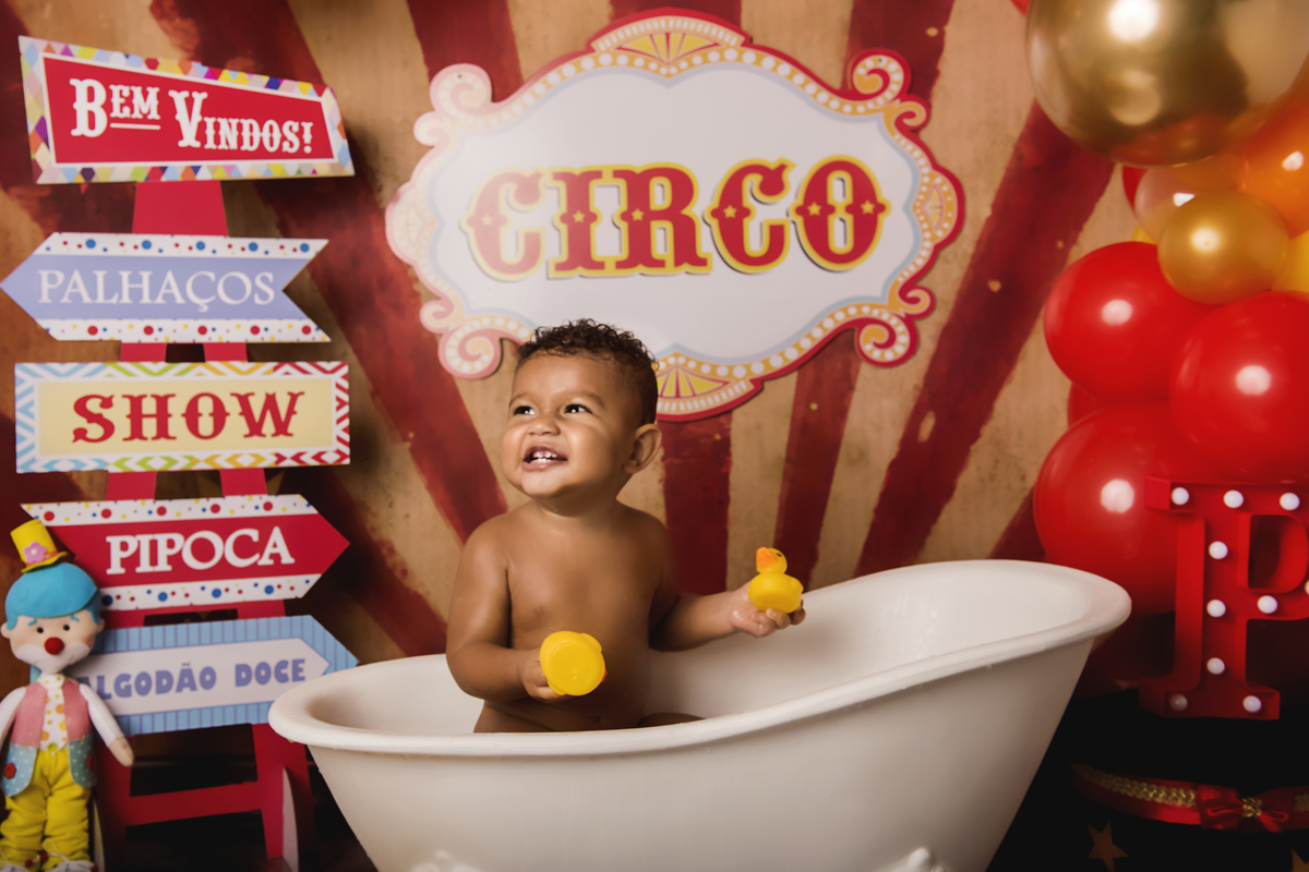 Ensaio smash the cake, ensaio bebê, fotógrafa em Niterói, smash the cake Niterói, smash the cake Rio de Janeiro, smash the cake São Goncalo, smash the cake temático, nossa casa petit, ensaio fotográfico, sessão fotográfica, circo tradicional, splash