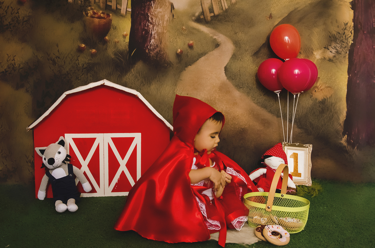 Ensaio smash the cake, ensaio bebê, fotógrafa em Niterói, smash the cake Niterói, smash the cake Rio de Janeiro, smash the cake São Goncalo, smash the cake temático, nossa casa petit, ensaio fotográfico, sessão fotográfica, chapeuzinho vermelho, splash