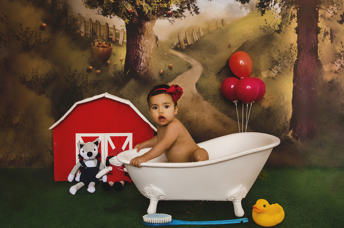 Ensaio smash the cake, ensaio bebê, fotógrafa em Niterói, smash the cake Niterói, smash the cake Rio de Janeiro, smash the cake São Goncalo, smash the cake temático, nossa casa petit, ensaio fotográfico, sessão fotográfica, chapeuzinho vermelho, splash