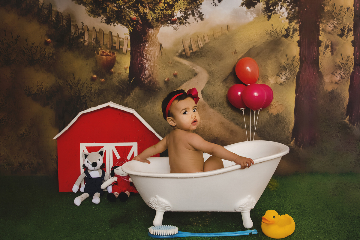 Ensaio smash the cake, ensaio bebê, fotógrafa em Niterói, smash the cake Niterói, smash the cake Rio de Janeiro, smash the cake São Goncalo, smash the cake temático, nossa casa petit, ensaio fotográfico, sessão fotográfica, chapeuzinho vermelho, splash