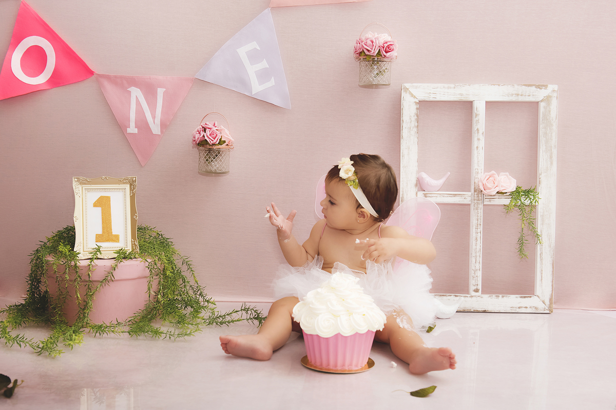 Ensaio smash the cake, ensaio bebê, fotógrafa em Niterói, smash the cake Niterói, smash the cake Rio de Janeiro, smash the cake São Goncalo, smash the cake temático, nossa casa petit, ensaio fotográfico, sessão fotográfica, jardim encantado, splash