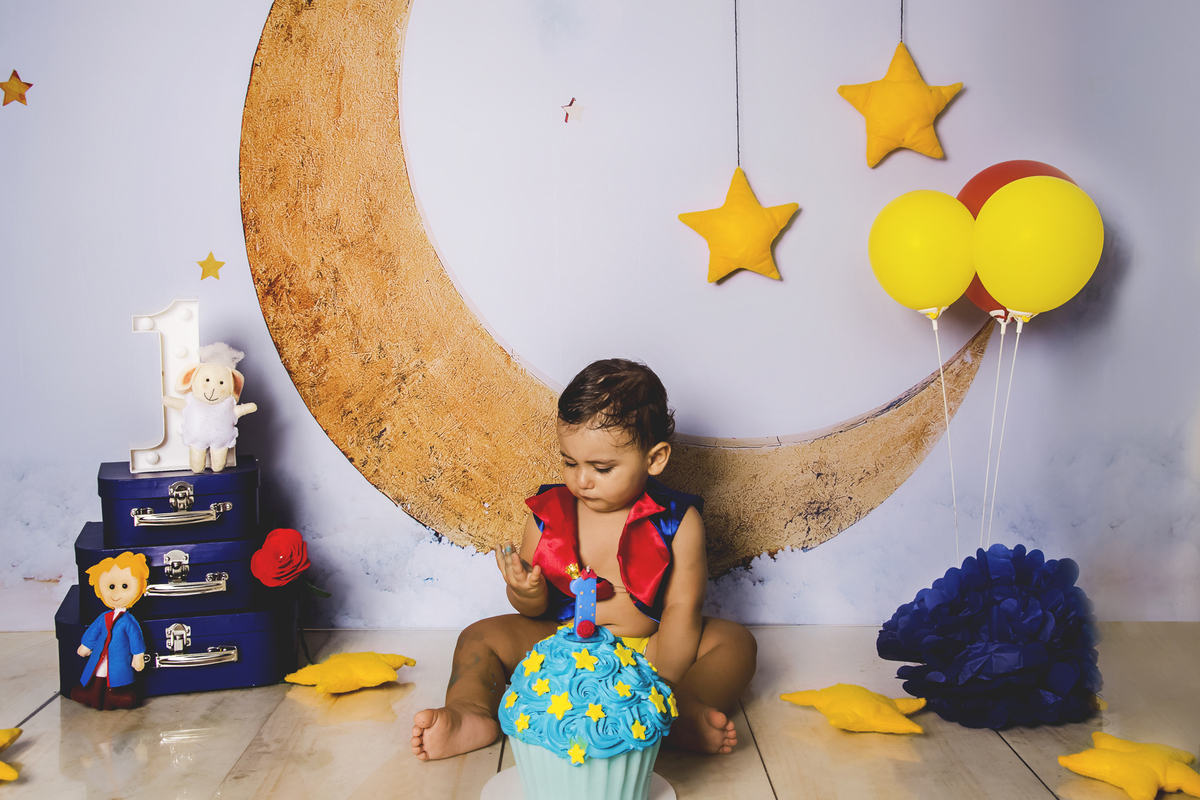 Ensaio smash the cake, ensaio bebê, fotógrafa em Niterói, smash the cake Niterói, smash the cake Rio de Janeiro, smash the cake São Goncalo, smash the cake temático, nossa casa petit, ensaio fotográfico, sessão fotográfica, pequeno principe, splash