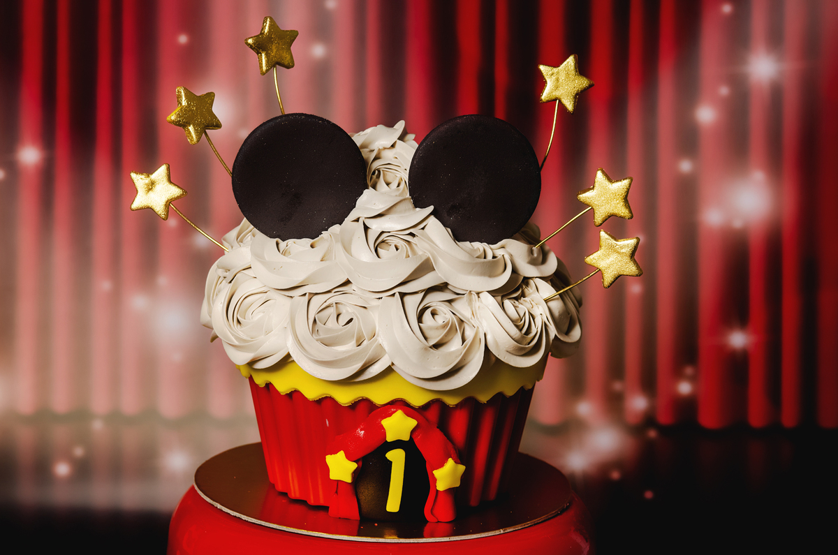 Ensaio smash the cake, ensaio bebê, fotógrafa em Niterói, smash the cake Niterói, smash the cake Rio de Janeiro, smash the cake São Goncalo, smash the cake temático, nossa casa petit, ensaio fotográfico, sessão fotográfica, circo do mickey, splash