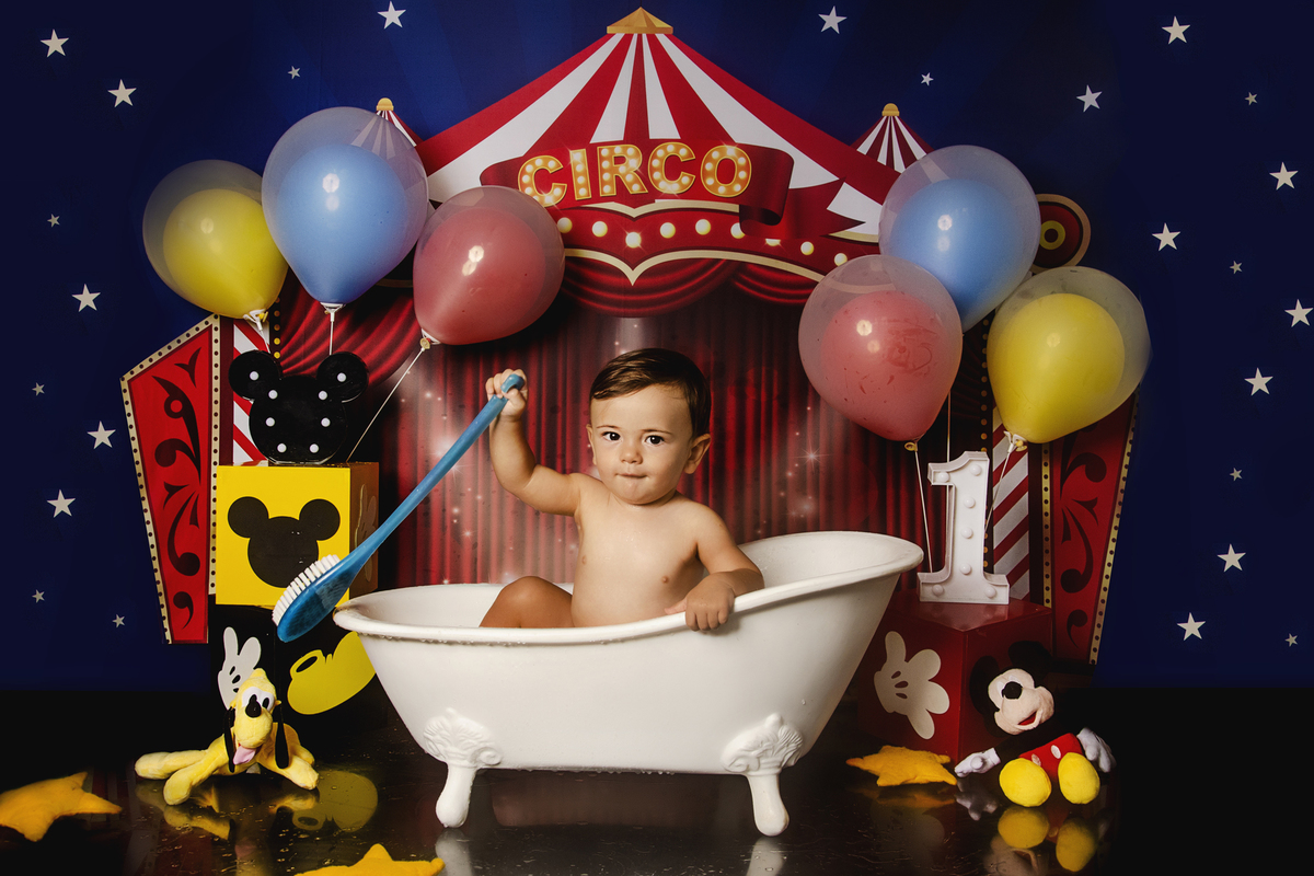 Ensaio smash the cake, ensaio bebê, fotógrafa em Niterói, smash the cake Niterói, smash the cake Rio de Janeiro, smash the cake São Goncalo, smash the cake temático, nossa casa petit, ensaio fotográfico, sessão fotográfica, circo do mickey, splash