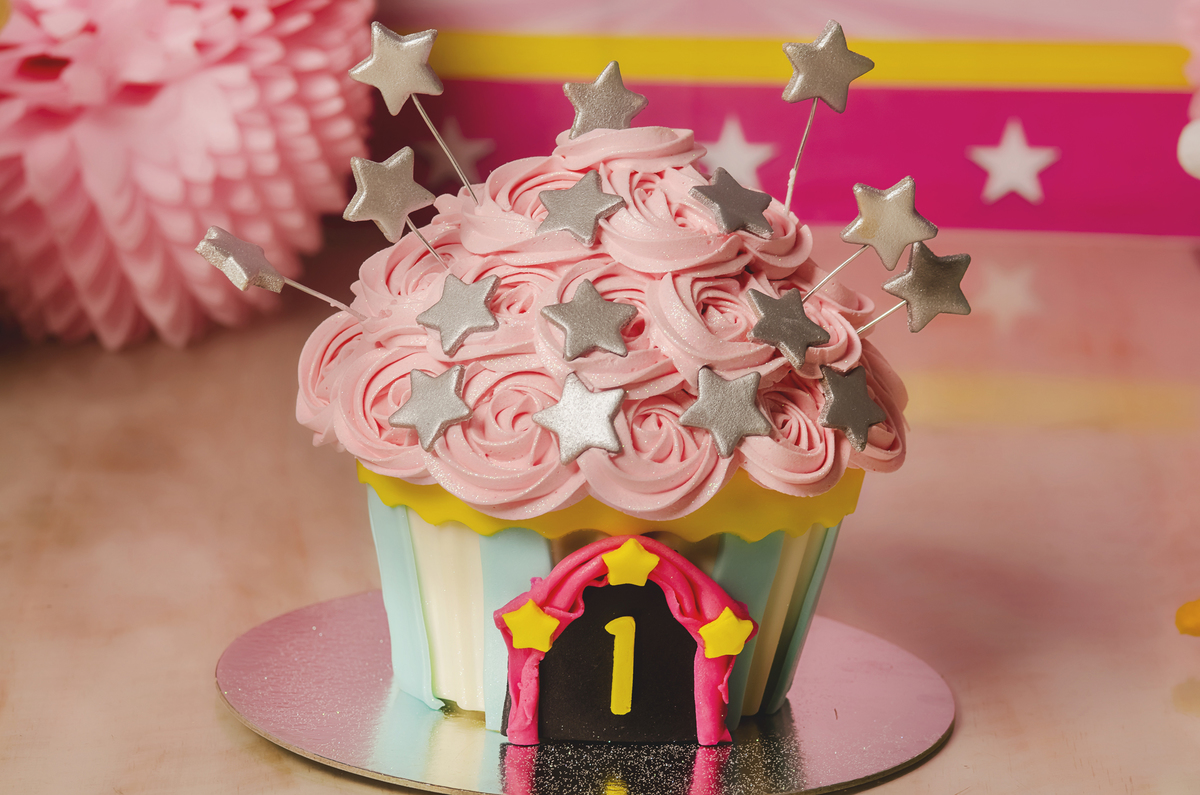 Ensaio smash the cake, ensaio bebê, fotógrafa em Niterói, smash the cake Niterói, smash the cake Rio de Janeiro, smash the cake São Goncalo, smash the cake temático, nossa casa petit, ensaio fotográfico, sessão fotográfica, circo rosa, splash