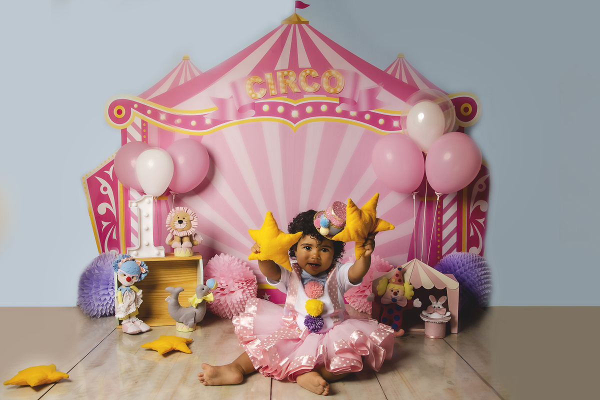 Ensaio smash the cake, ensaio bebê, fotógrafa em Niterói, smash the cake Niterói, smash the cake Rio de Janeiro, smash the cake São Goncalo, smash the cake temático, nossa casa petit, ensaio fotográfico, sessão fotográfica, circo rosa, splash