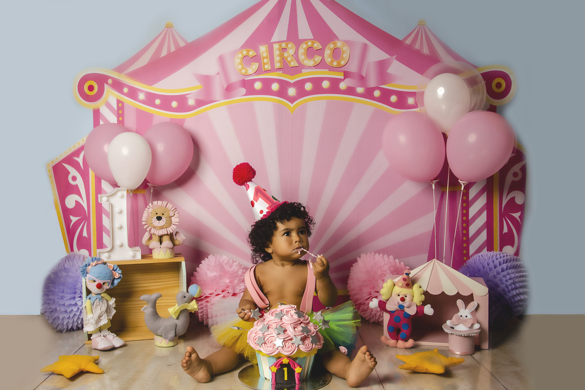 Ensaio smash the cake, ensaio bebê, fotógrafa em Niterói, smash the cake Niterói, smash the cake Rio de Janeiro, smash the cake São Goncalo, smash the cake temático, nossa casa petit, ensaio fotográfico, sessão fotográfica, circo rosa, splash