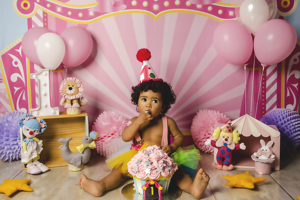 Ensaio smash the cake, ensaio bebê, fotógrafa em Niterói, smash the cake Niterói, smash the cake Rio de Janeiro, smash the cake São Goncalo, smash the cake temático, nossa casa petit, ensaio fotográfico, sessão fotográfica, circo rosa, splash