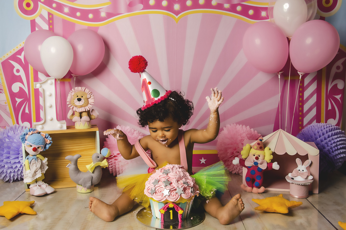Ensaio smash the cake, ensaio bebê, fotógrafa em Niterói, smash the cake Niterói, smash the cake Rio de Janeiro, smash the cake São Goncalo, smash the cake temático, nossa casa petit, ensaio fotográfico, sessão fotográfica, circo rosa, splash