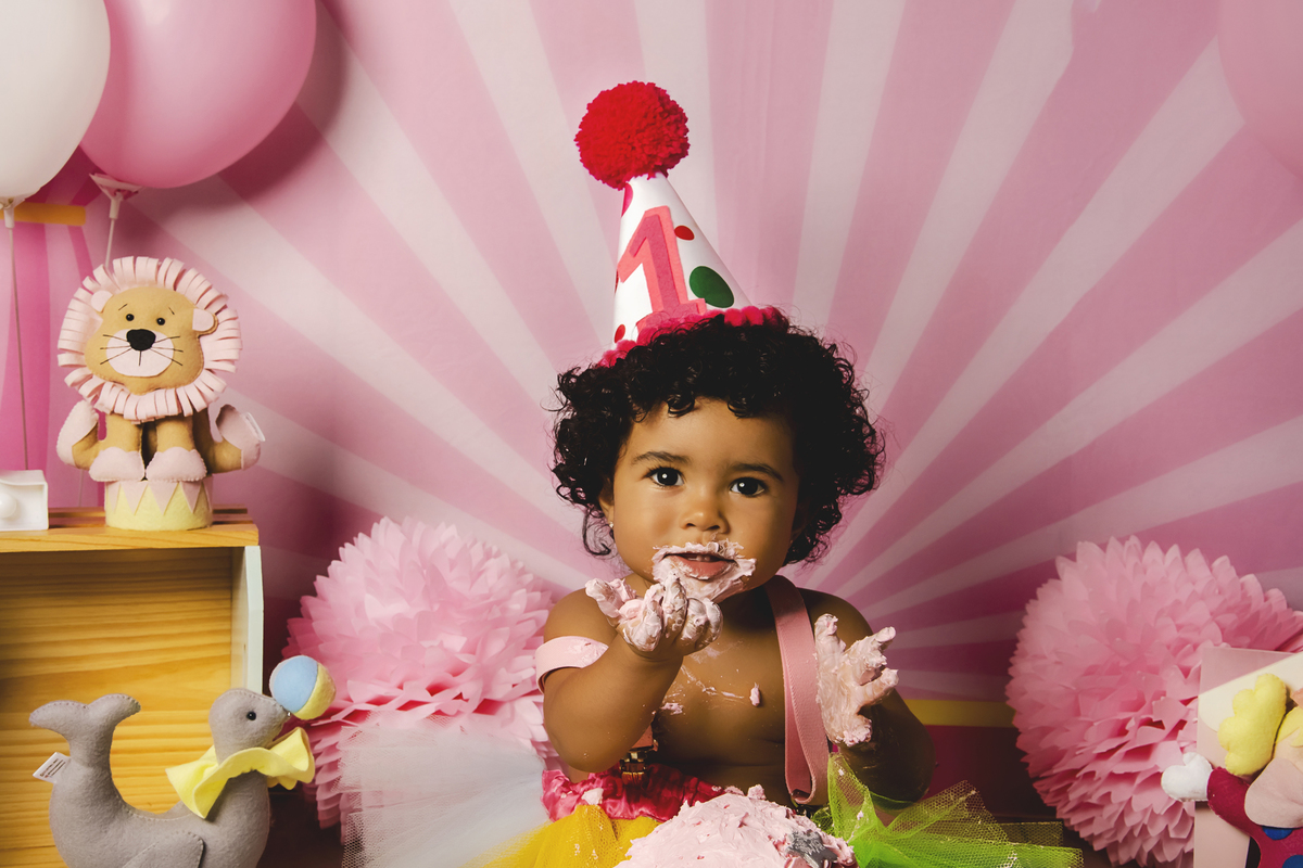 Ensaio smash the cake, ensaio bebê, fotógrafa em Niterói, smash the cake Niterói, smash the cake Rio de Janeiro, smash the cake São Goncalo, smash the cake temático, nossa casa petit, ensaio fotográfico, sessão fotográfica, circo rosa, splash