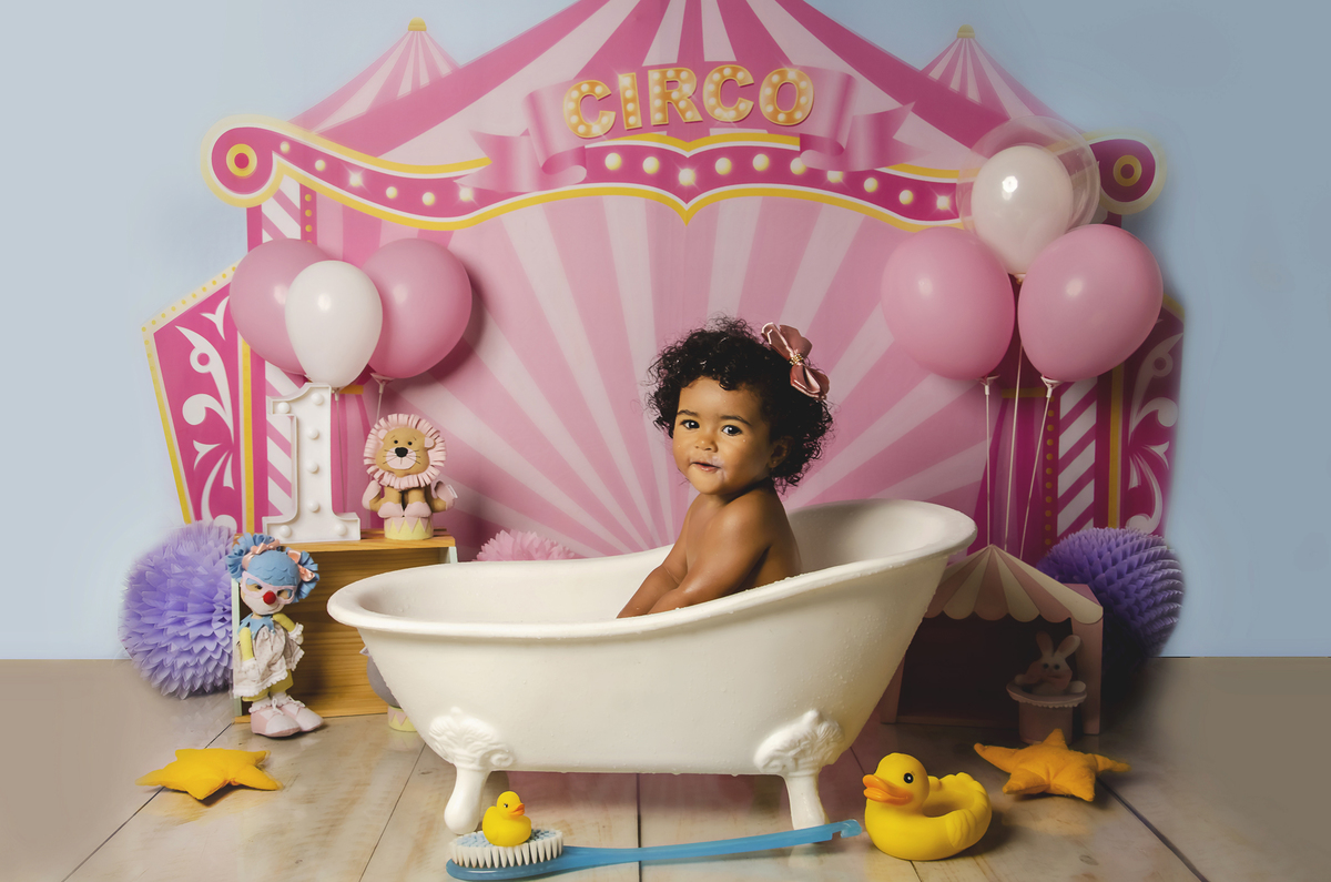 Ensaio smash the cake, ensaio bebê, fotógrafa em Niterói, smash the cake Niterói, smash the cake Rio de Janeiro, smash the cake São Goncalo, smash the cake temático, nossa casa petit, ensaio fotográfico, sessão fotográfica, circo rosa, splash