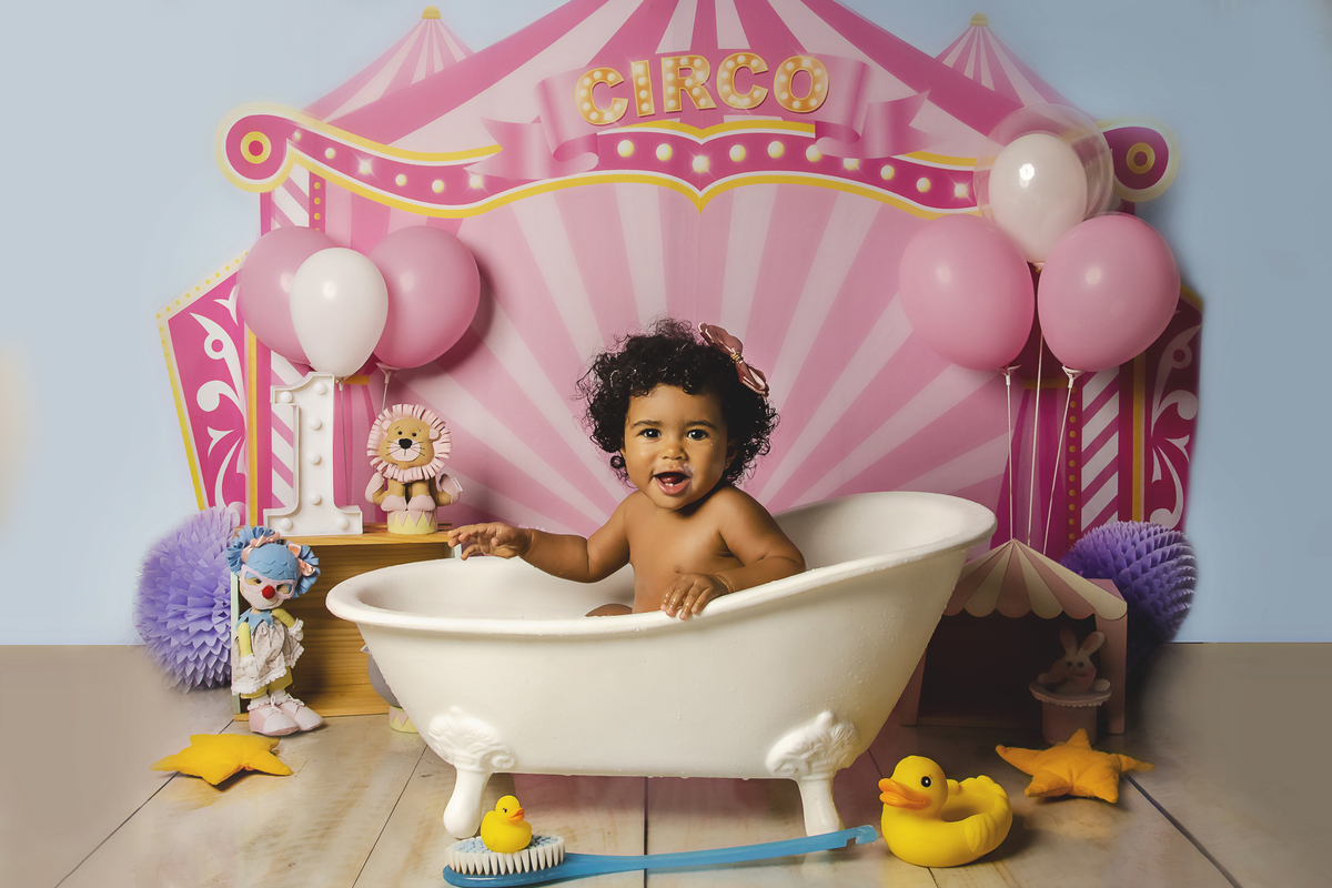 Ensaio smash the cake, ensaio bebê, fotógrafa em Niterói, smash the cake Niterói, smash the cake Rio de Janeiro, smash the cake São Goncalo, smash the cake temático, nossa casa petit, ensaio fotográfico, sessão fotográfica, circo rosa, splash