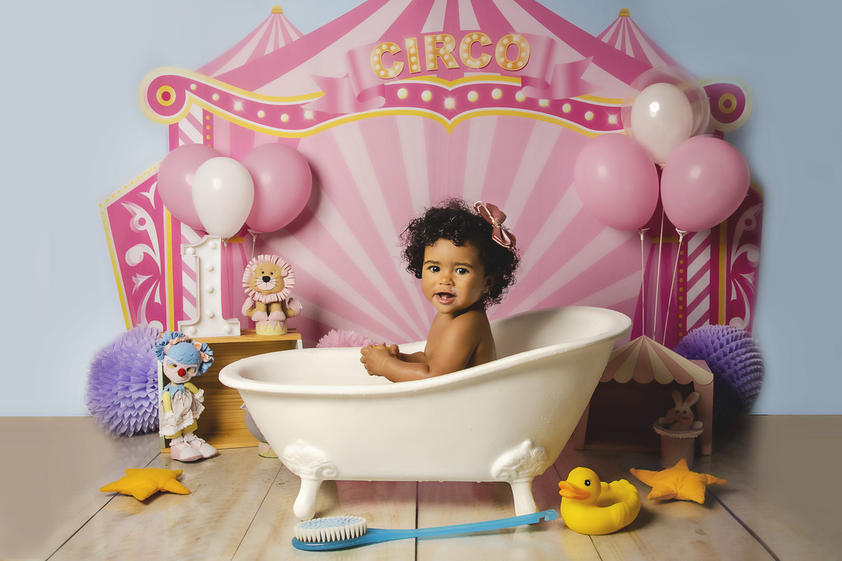 Ensaio smash the cake, ensaio bebê, fotógrafa em Niterói, smash the cake Niterói, smash the cake Rio de Janeiro, smash the cake São Goncalo, smash the cake temático, nossa casa petit, ensaio fotográfico, sessão fotográfica, circo rosa, splash