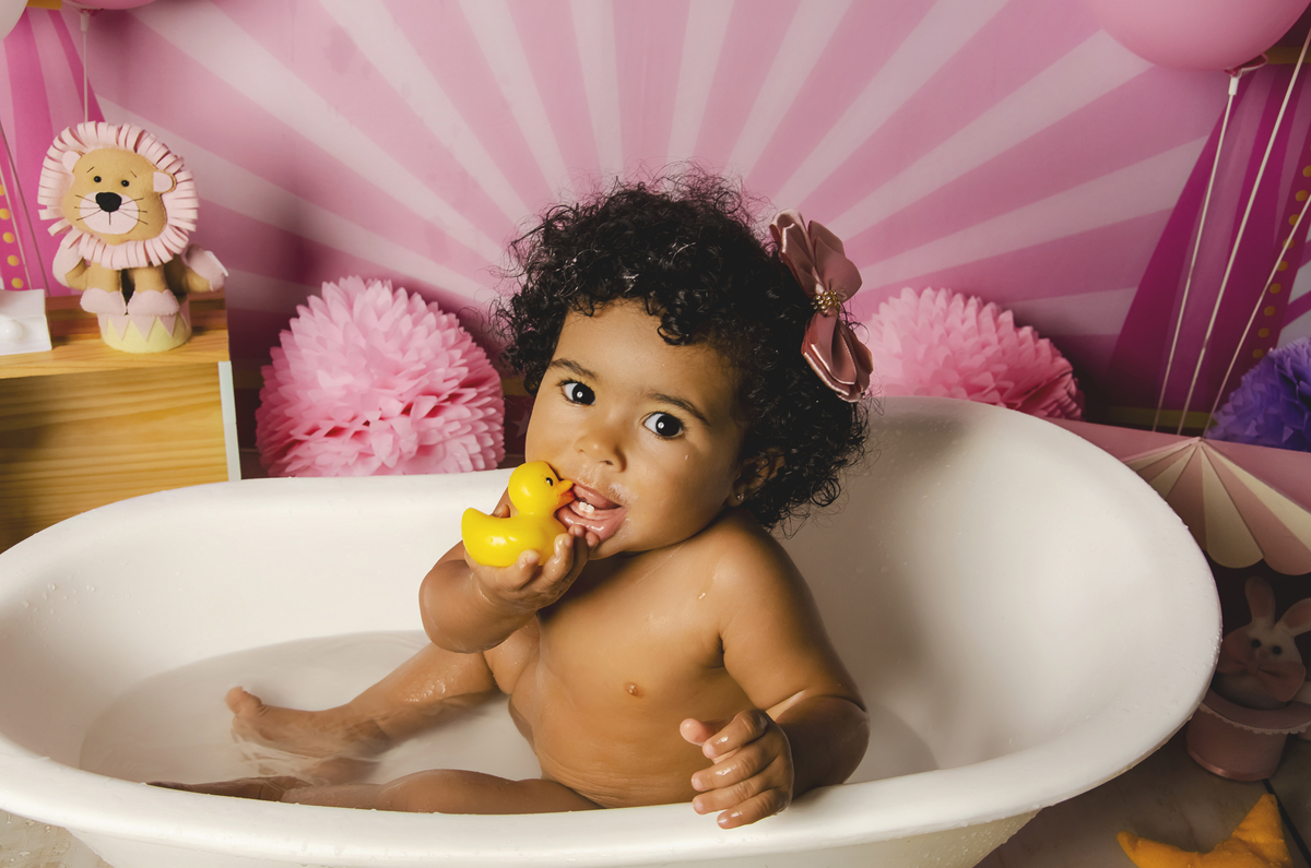 Ensaio smash the cake, ensaio bebê, fotógrafa em Niterói, smash the cake Niterói, smash the cake Rio de Janeiro, smash the cake São Goncalo, smash the cake temático, nossa casa petit, ensaio fotográfico, sessão fotográfica, circo rosa, splash