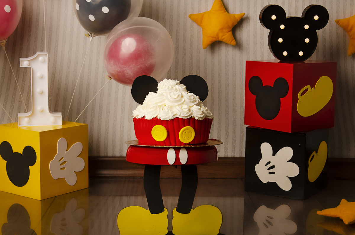 ke, ensaio bebê, fotógrafa em Niterói, smash the cake Niterói, smash the cake Rio de Janeiro, smash the cake São Goncalo, smash the cake temático, nossa casa petit, ensaio fotográfico, sessão fotográfica, mickey, splas