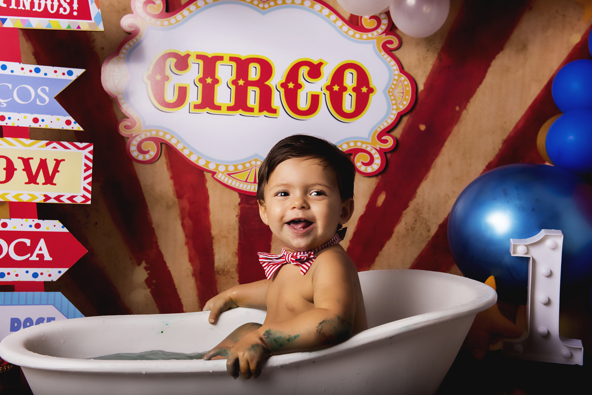Ensaio smash the cake, ensaio bebê, fotógrafa em Niterói, smash the cake Niterói, smash the cake Rio de Janeiro, smash the cake São Goncalo, smash the cake temático, nossa casa petit, ensaio fotográfico, sessão fotográfica, circo tradicional, splash