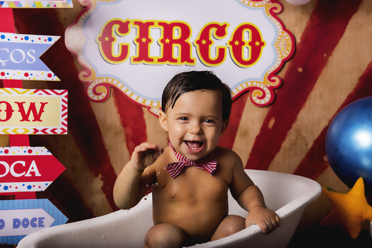 Ensaio smash the cake, ensaio bebê, fotógrafa em Niterói, smash the cake Niterói, smash the cake Rio de Janeiro, smash the cake São Goncalo, smash the cake temático, nossa casa petit, ensaio fotográfico, sessão fotográfica, circo tradicional, splash
