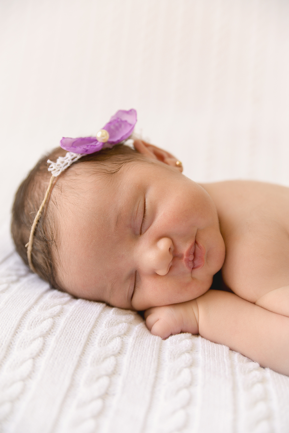 ensaio fotográfico newborn menina bebe recém nascida book fotográfico fotografia estúdio rio de janeiro niteroi são Gonçalo detalhes biquinho