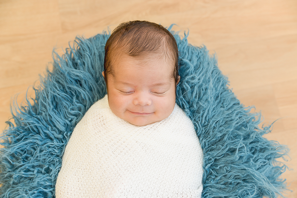 ensaio fotográfico newborn domiciliar menino bebe recém nascido book fotográfico fotografia  rio de janeiro niteroi são Gonçalo detalhe