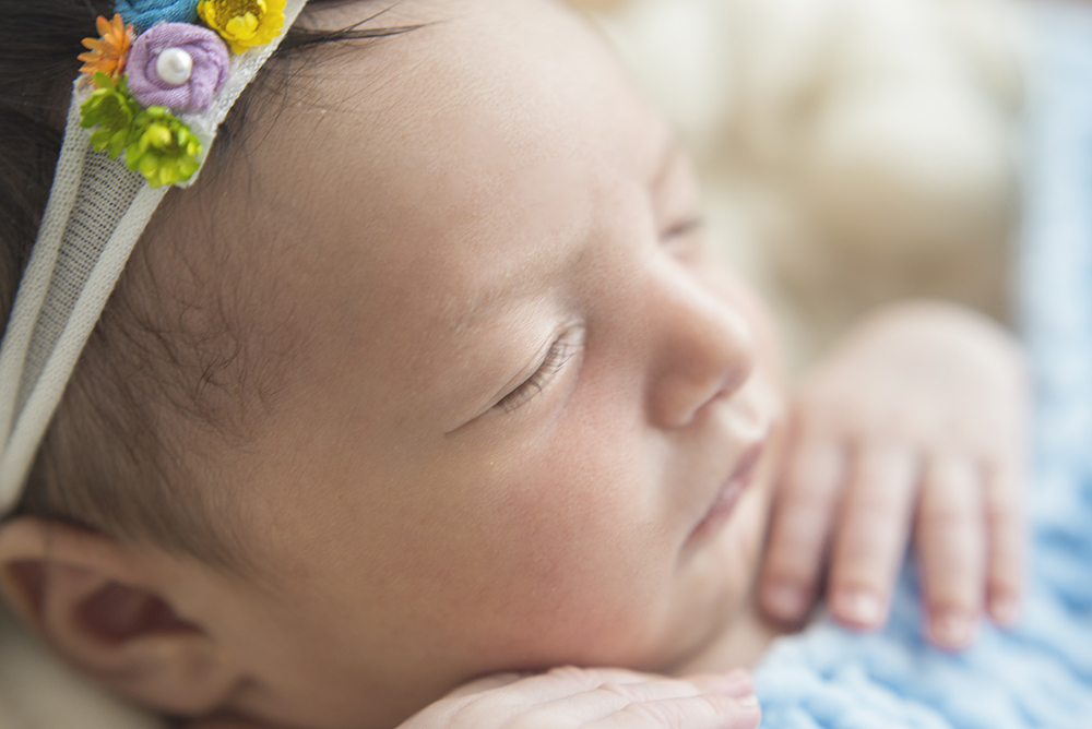 ensaio fotográfico newborn menina bebe recém nascida book fotográfico fotografia estúdio rio de janeiro niteroi são Gonçalo detalhe