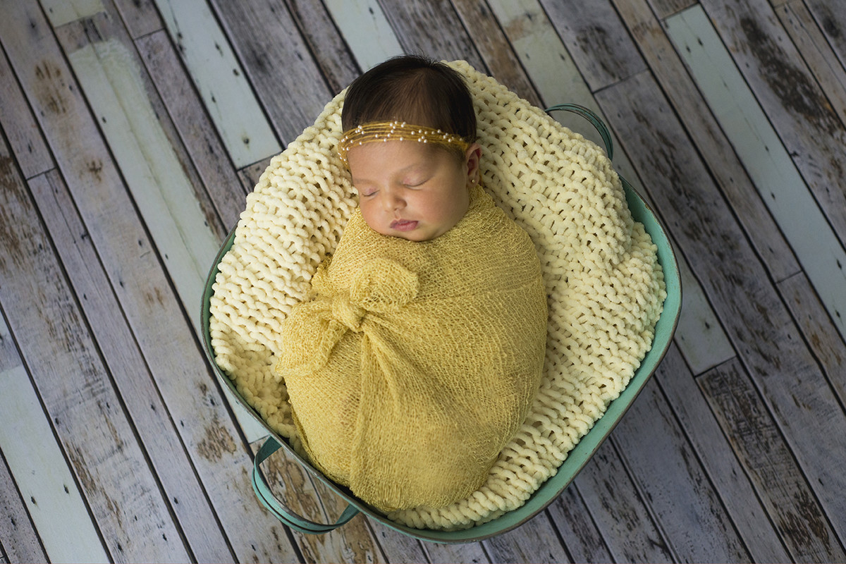 ensaio fotográfico newborn domiciliar menina bebe recém nascida book fotográfico fotografia rio de janeiro niteroi são Gonçalo pose casulinho