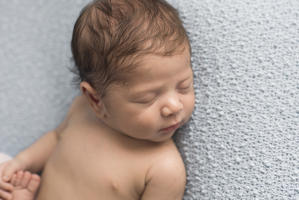 ensaio fotográfico newborn menino bebe recém nascida book fotográfico fotografia estúdio rio de janeiro niteroi são Gonçalo detalhe