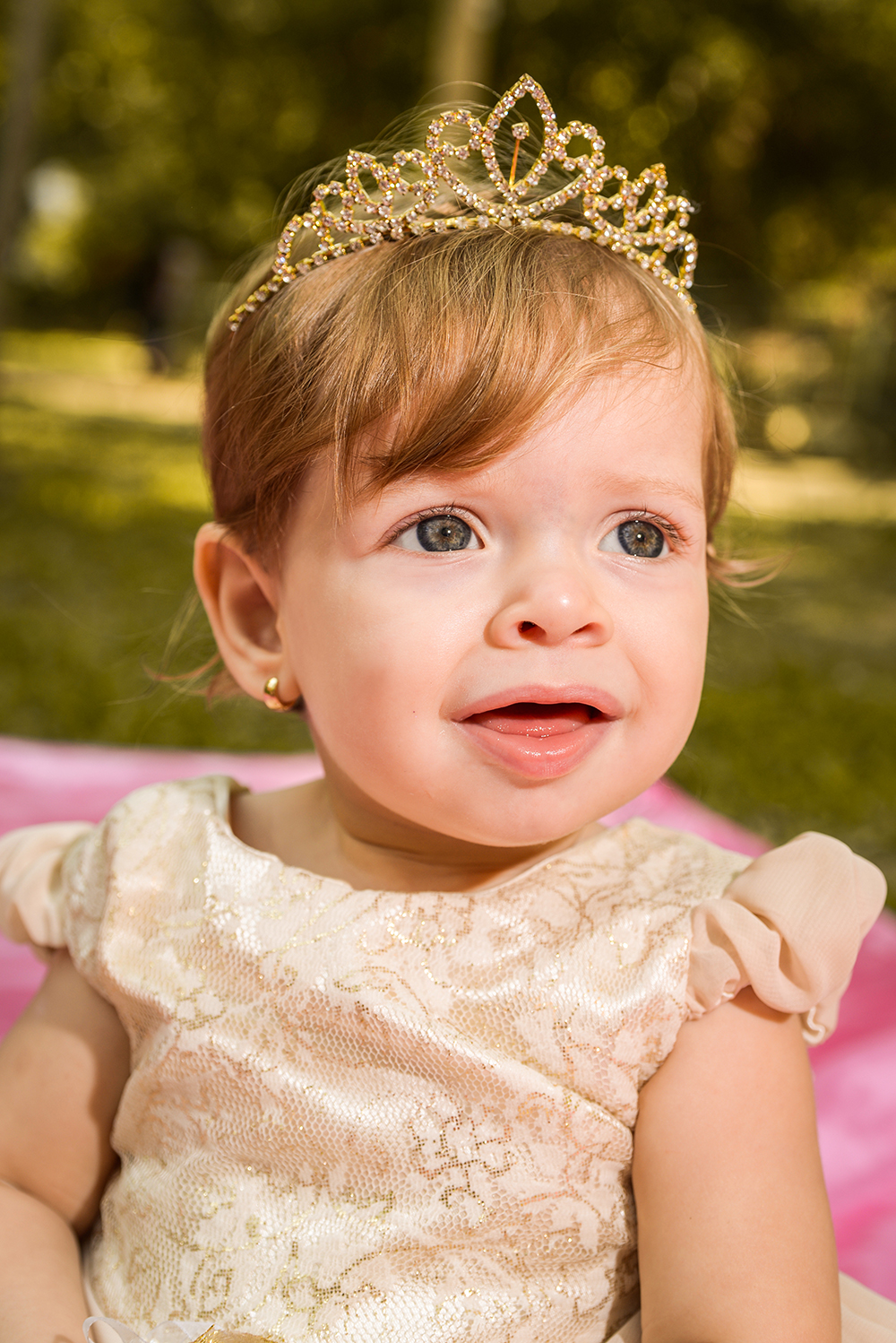 ensaio fotografico pre aniversário menina bebe infantil  book fotografia smash the cake tema realeza princesa rainha coroa saia de tule rosa closes retrato rio de janeiro niteroi são Gonçalo