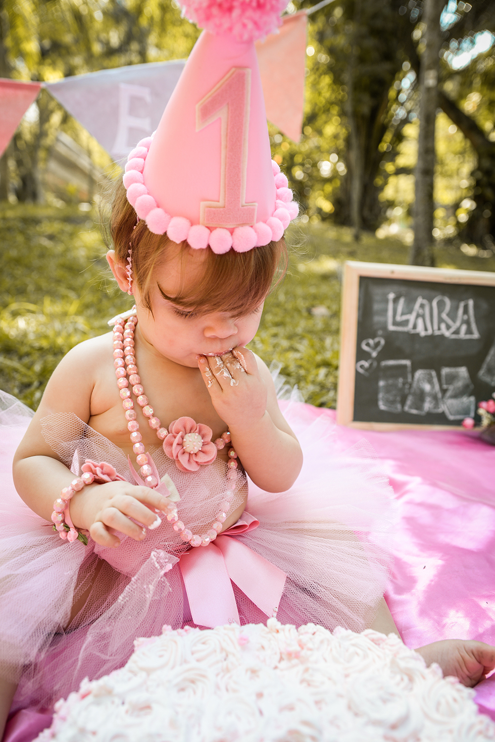 ensaio fotografico pre aniversário menina bebe infantil  book fotografia smash the cake tema realeza princesa rainha coroa saia de tule rosa closes retrato rio de janeiro niteroi são Gonçalo