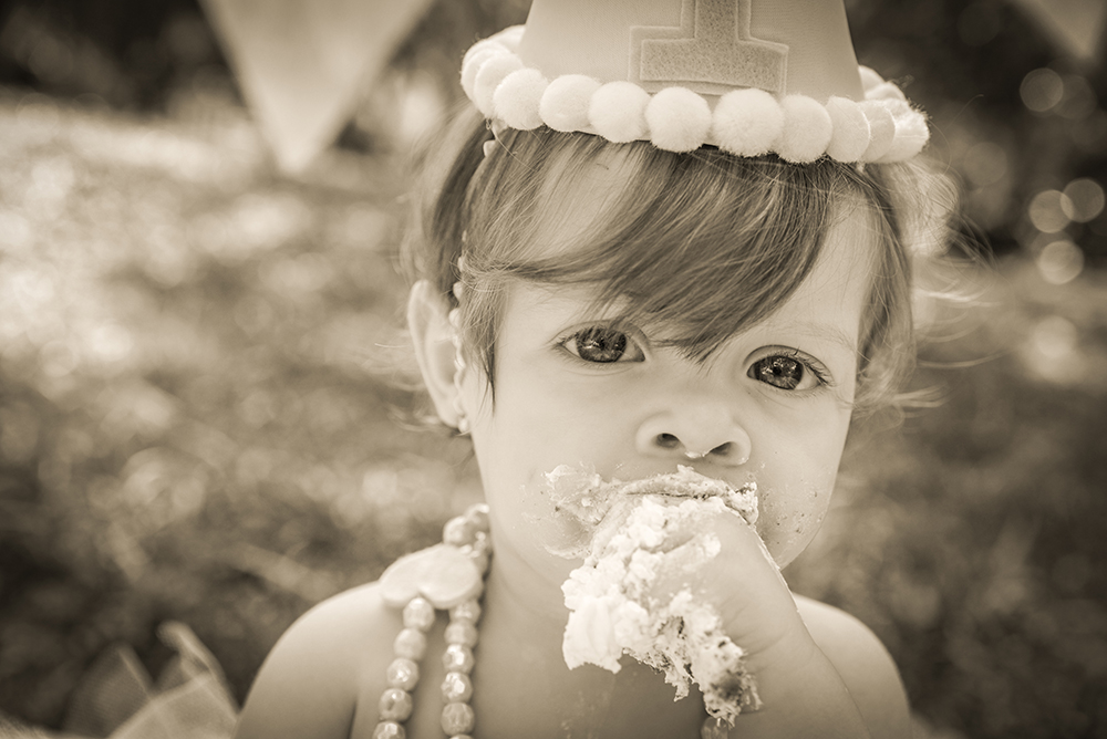 ensaio fotografico pre aniversário menina bebe infantil  book fotografia smash the cake tema realeza princesa rainha coroa saia de tule rosa closes retrato rio de janeiro niteroi são Gonçalo