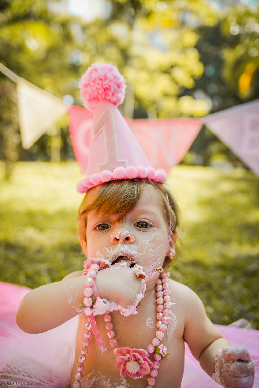 ensaio fotografico pre aniversário menina bebe infantil  book fotografia smash the cake tema realeza princesa rainha coroa saia de tule rosa closes retrato rio de janeiro niteroi são Gonçalo