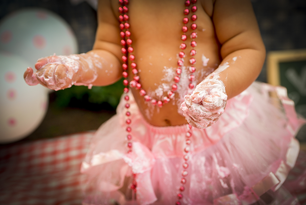 ensaio smash the cake esmagamento do bolo sessão fotográfica book fotográfico menina fotografia niteroi fotografo rio de janeiro são Gonçalo rosa peppa pig decoração