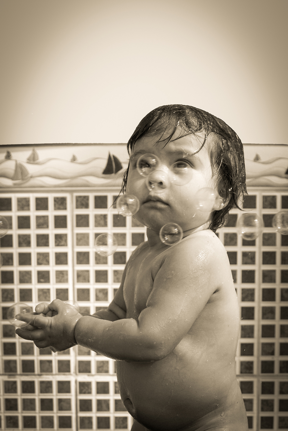 ensaio smash the cake esmagamento do bolo sessão fotográfica book fotográfico menina fotografia niteroi fotografo rio de janeiro são Gonçalo rosa peppa pig hora do banho bolhas de sabão