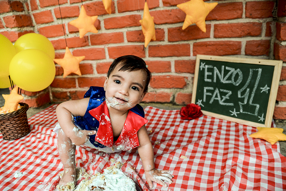 ensaio fotografico pre aniversário menino bebe infantil  book fotografia smash the cake tema pequeno príncipe picinic pos banho closes retrato rio de janeiro niteroi são Gonçalo