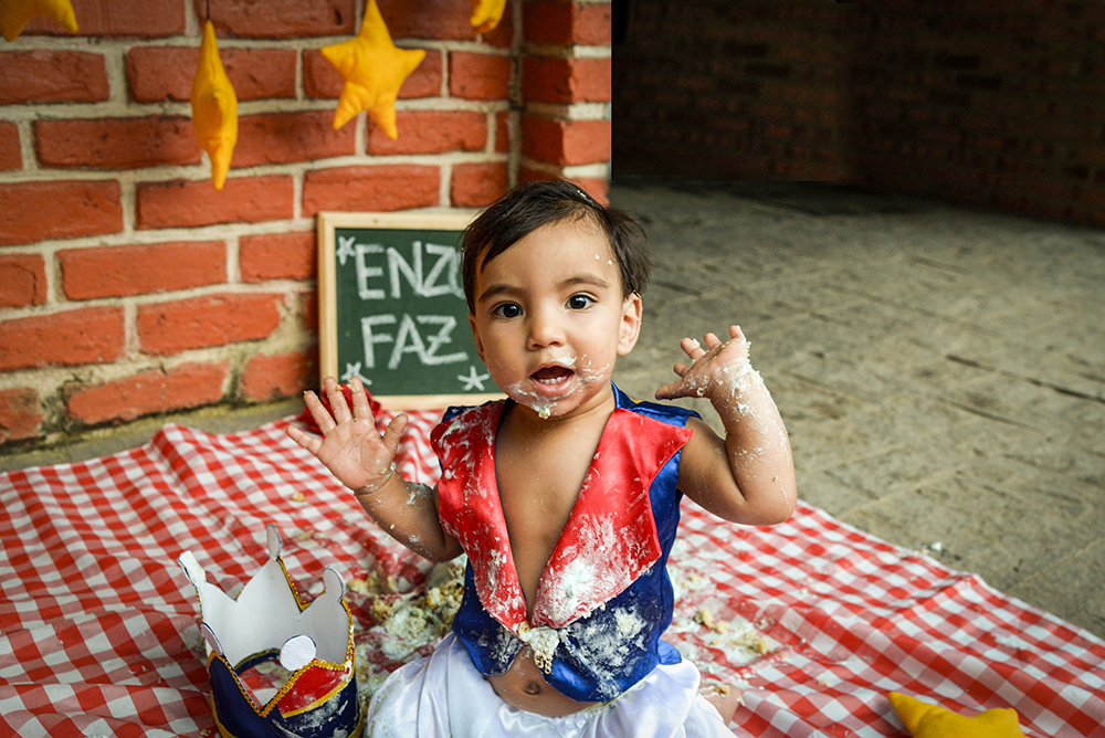 ensaio fotografico pre aniversário menino bebe infantil  book fotografia smash the cake tema pequeno príncipe picinic pos banho closes retrato rio de janeiro niteroi são Gonçalo