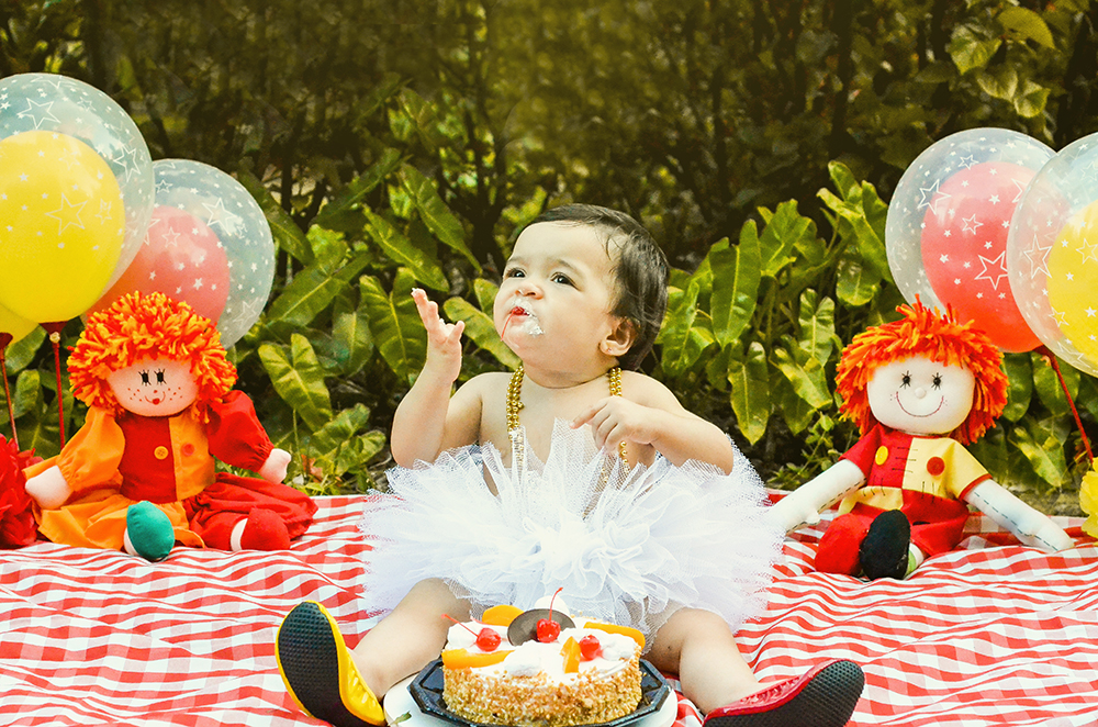 ensaio smash the cake esmagamento do bolo sessão fotográfica book fotográfico menina fotografia niteroi fotografo cereja são Gonçalo sitio do pica pau amarelo decoração recife pernambuco