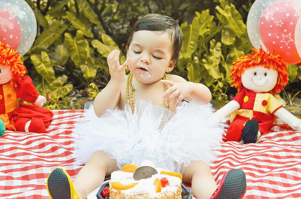 ensaio smash the cake esmagamento do bolo sessão fotográfica book fotográfico menina fotografia niteroi fotografo rio de janeiro são Gonçalo sitio do pica pau amarelo decoração recife pernambuco
