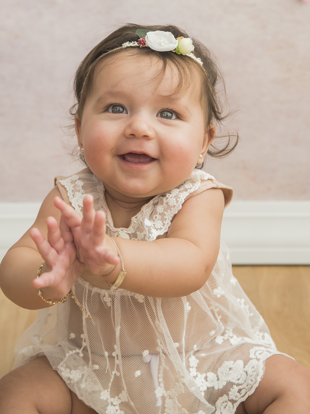 ensaio fotografico menina bebe criança infantil  book fotografia acompanhamento trimestral fofura flores bailarina closes retrato rio de janeiro niteroi são Gonçalo