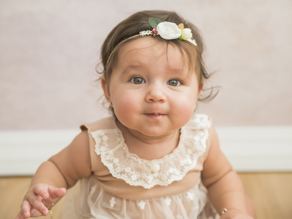 ensaio fotografico menina bebe criança infantil  book fotografia acompanhamento trimestral fofura flores bailarina closes retrato rio de janeiro niteroi são Gonçalo
