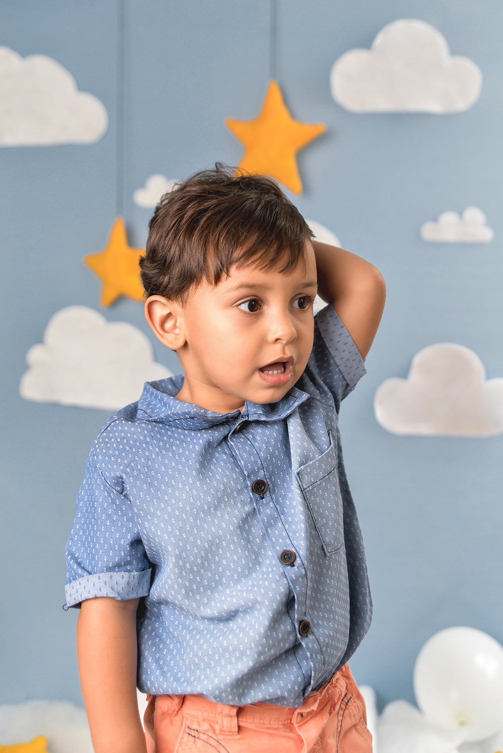 ensaio fotografico pre aniversário menino bebe criança infantil  book fotografia temático aviador aviões nuvem céu azul closes retrato rio de janeiro niteroi são Gonçalo