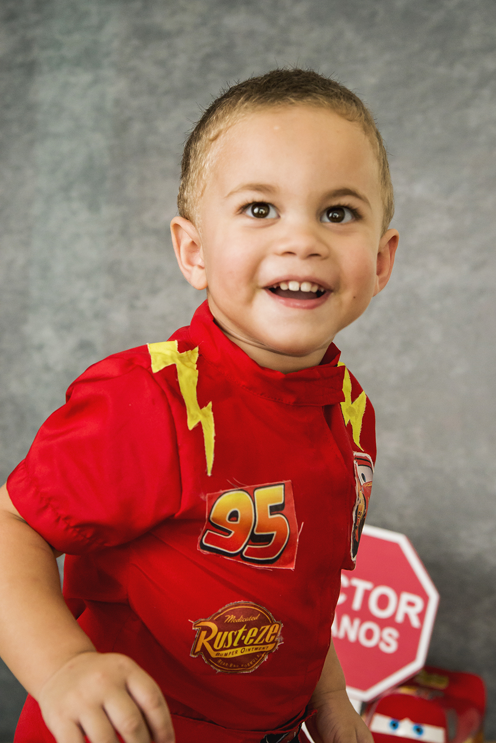 a kids infantil book fotográfico fotografia niteroi fotografo são Gonçalo carros temático tema decoração carrinho transito sinal placa