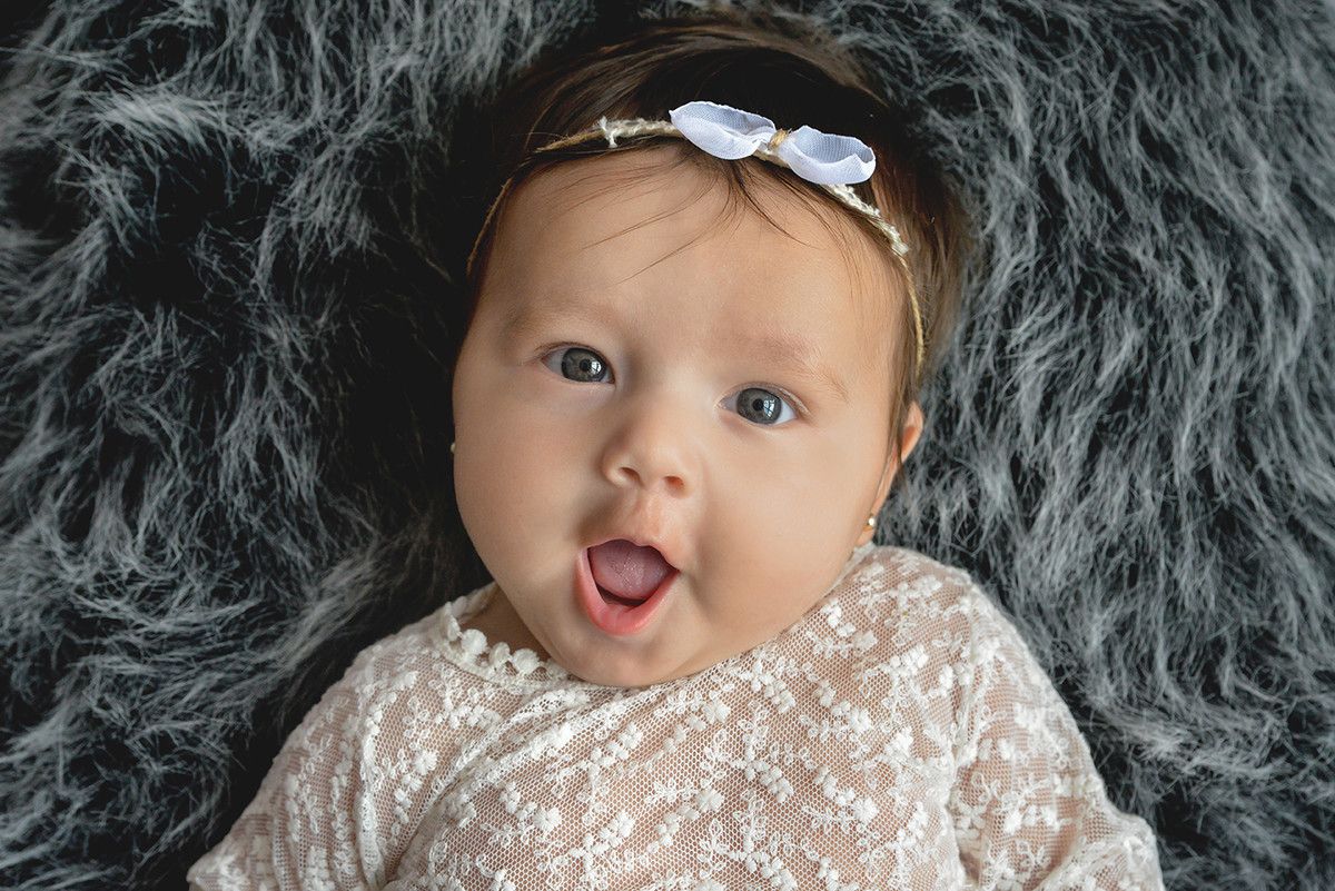 ensaio fotografico menina bebe criança infantil  book fotografia acompanhamento trimestral cestinho fofura closes retrato rio de janeiro niteroi são Gonçalo
